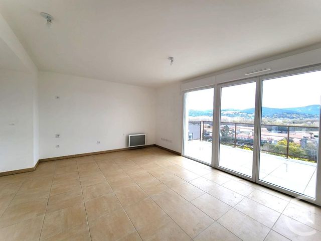 Appartement T3 à vendre - 3 pièces - 63,08 m2 - Cogolin - 83 - PROVENCE-ALPES-COTE-D-AZUR